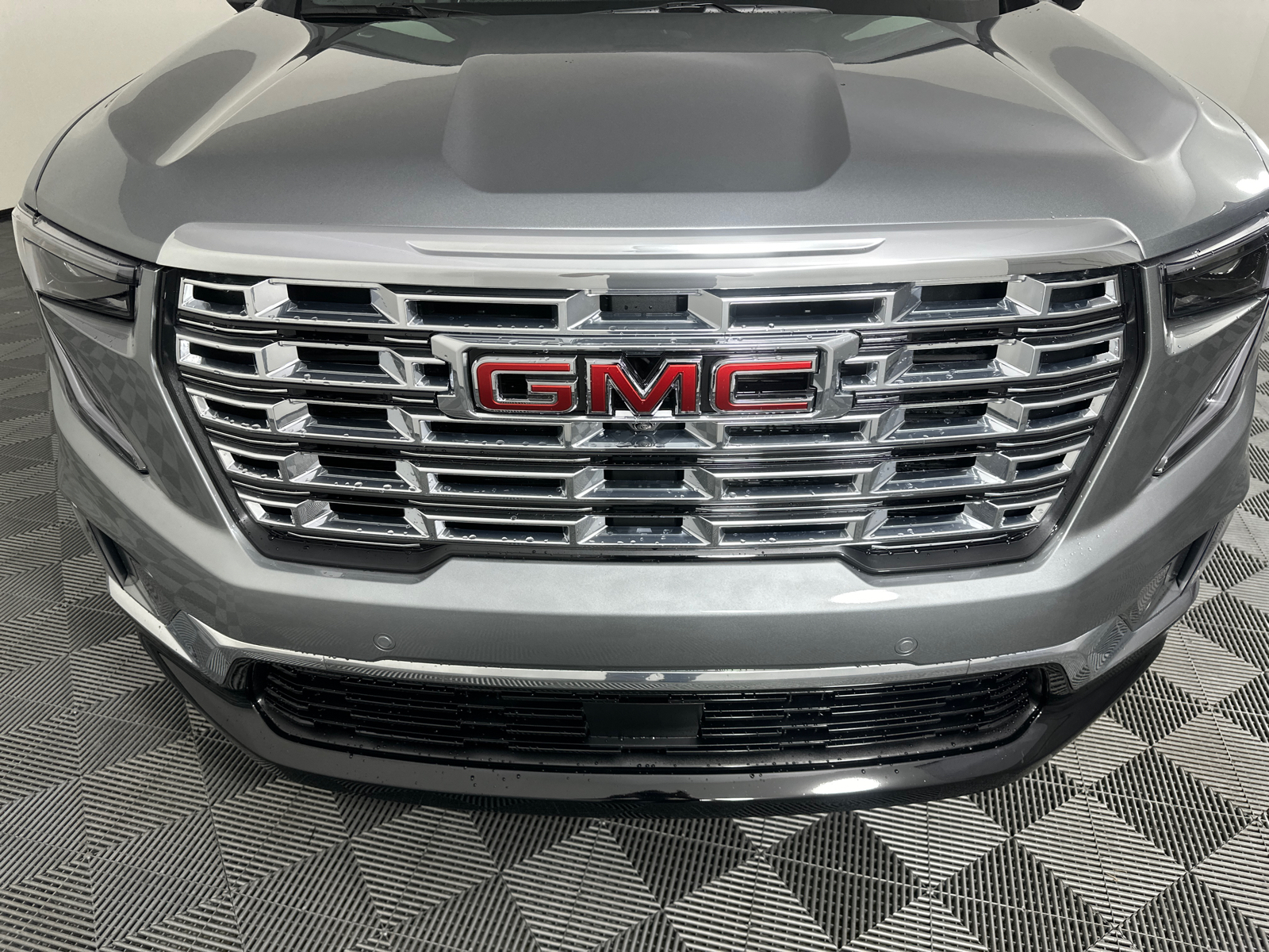 2025 GMC Acadia Denali 5