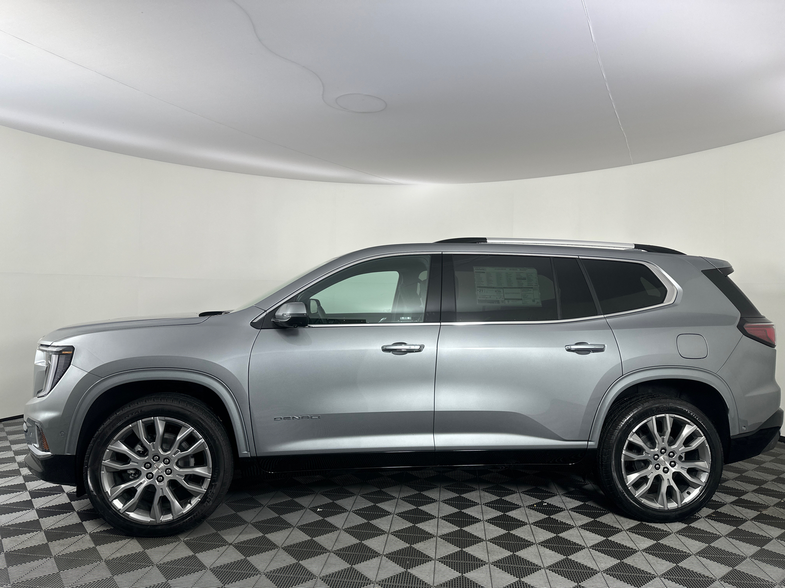 2025 GMC Acadia Denali 9