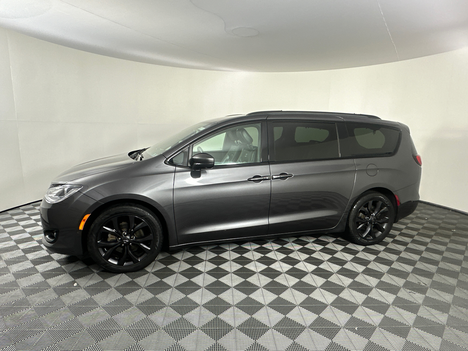 2018 Chrysler Pacifica Touring L Plus 9