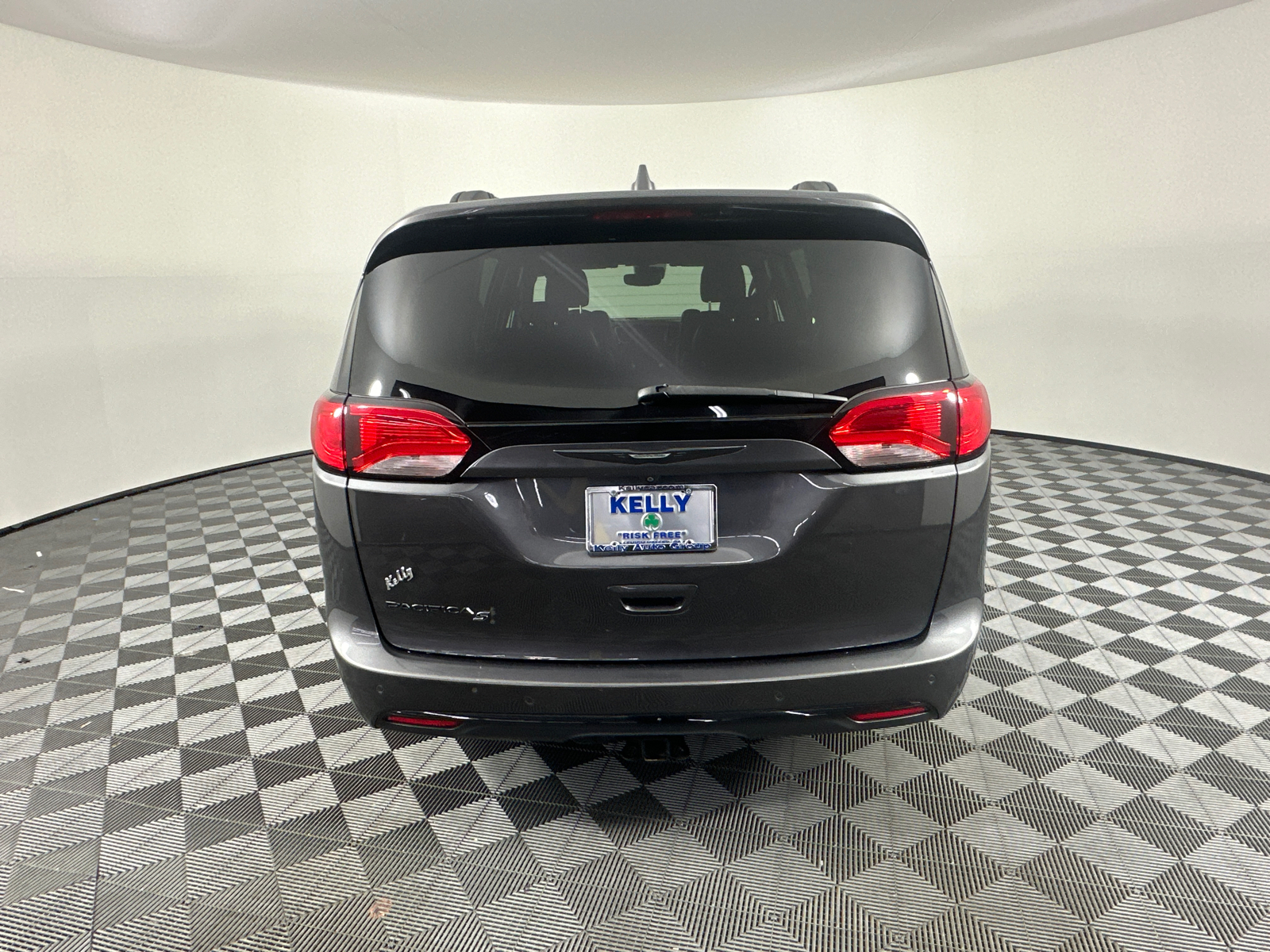 2018 Chrysler Pacifica Touring L Plus 14