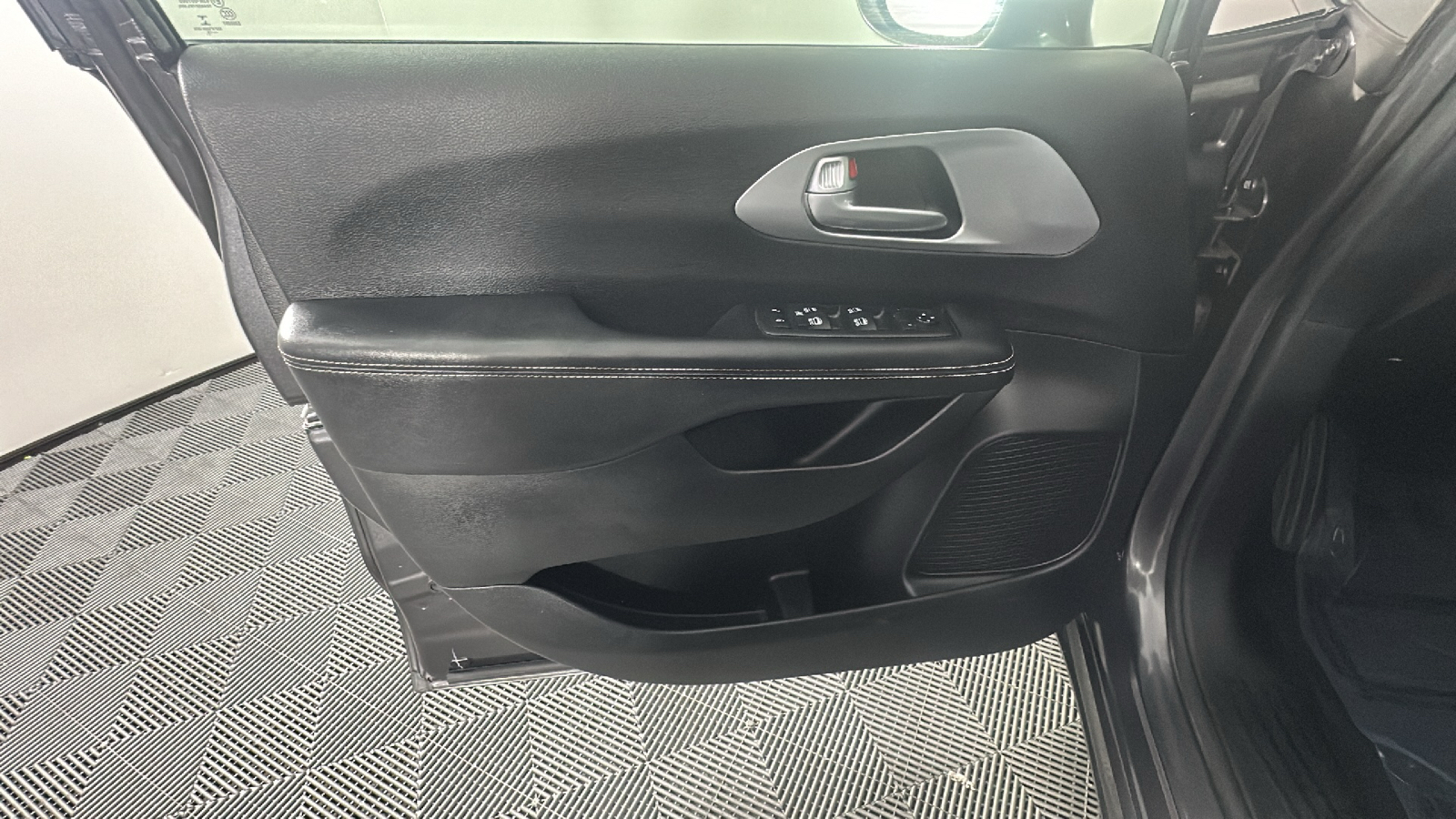 2018 Chrysler Pacifica Touring L Plus 30