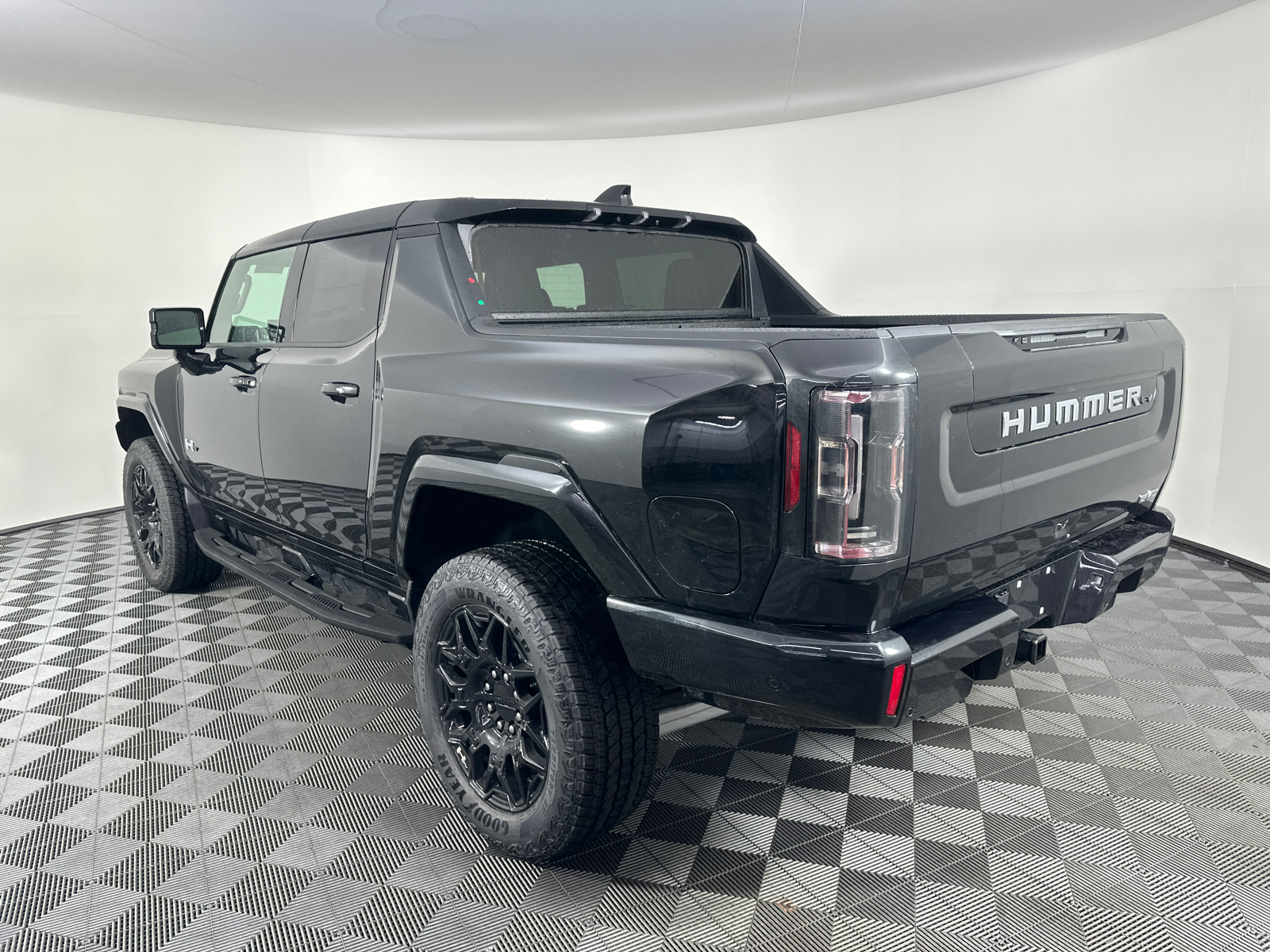 2025 GMC Hummer EV Pickup 2X 11