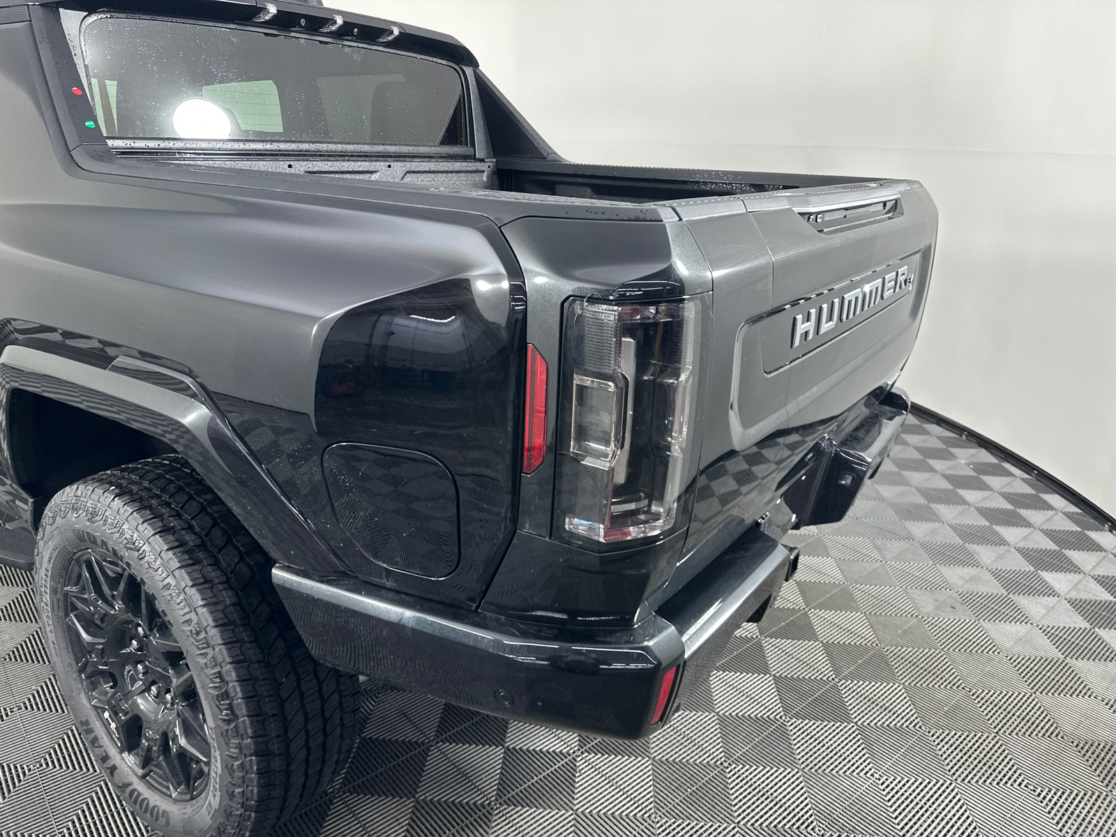 2025 GMC Hummer EV Pickup 2X 12