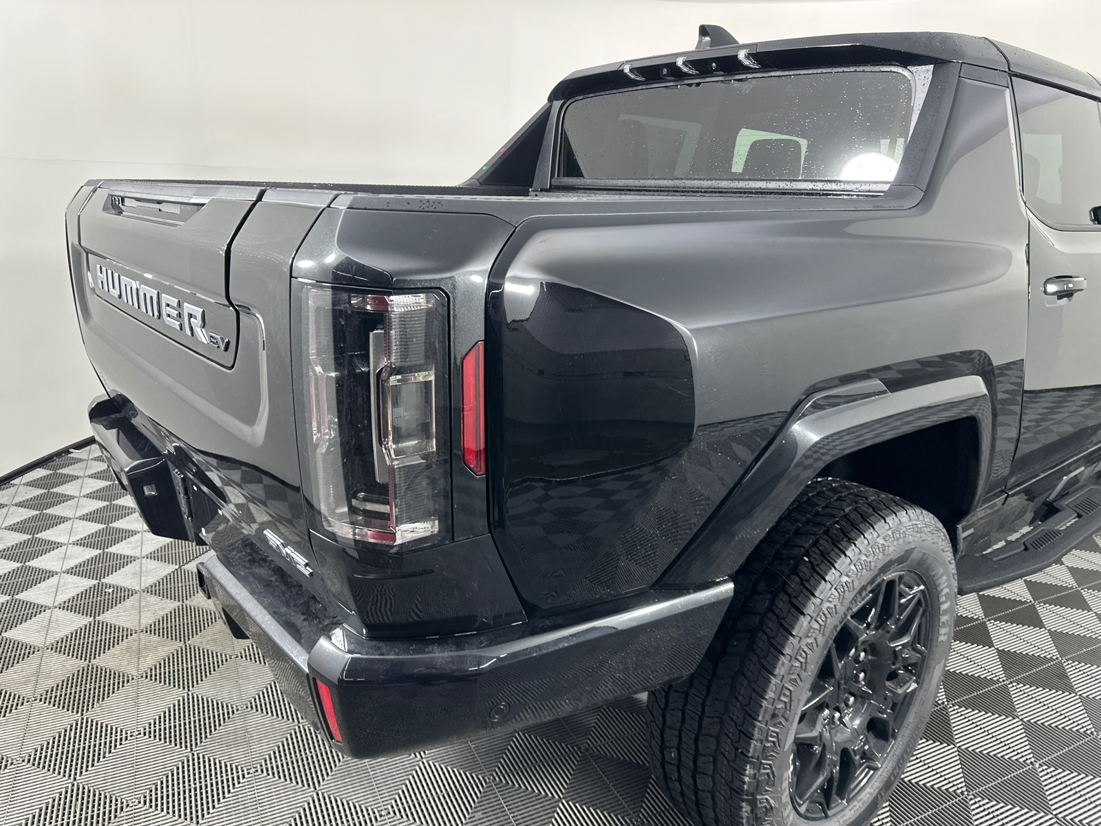 2025 GMC Hummer EV Pickup 2X 18