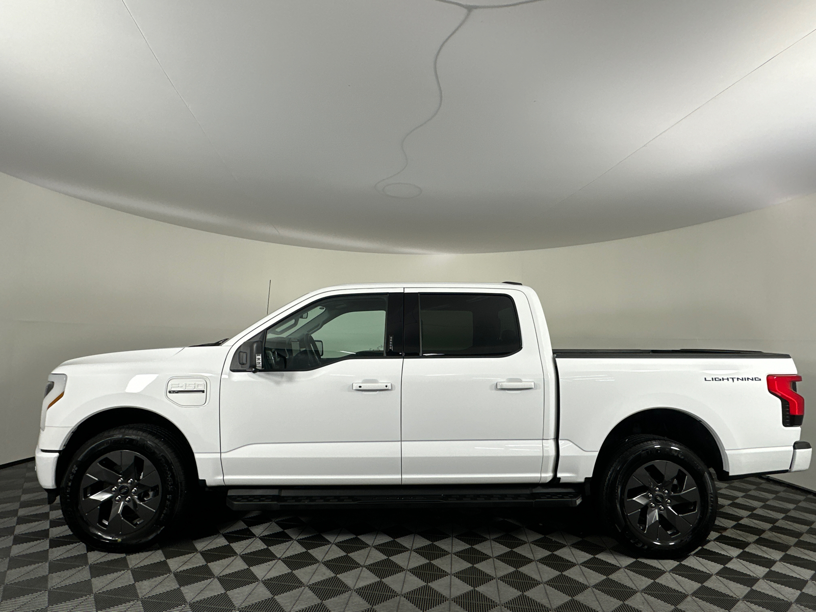 2023 Ford F-150 Lightning Pro 9