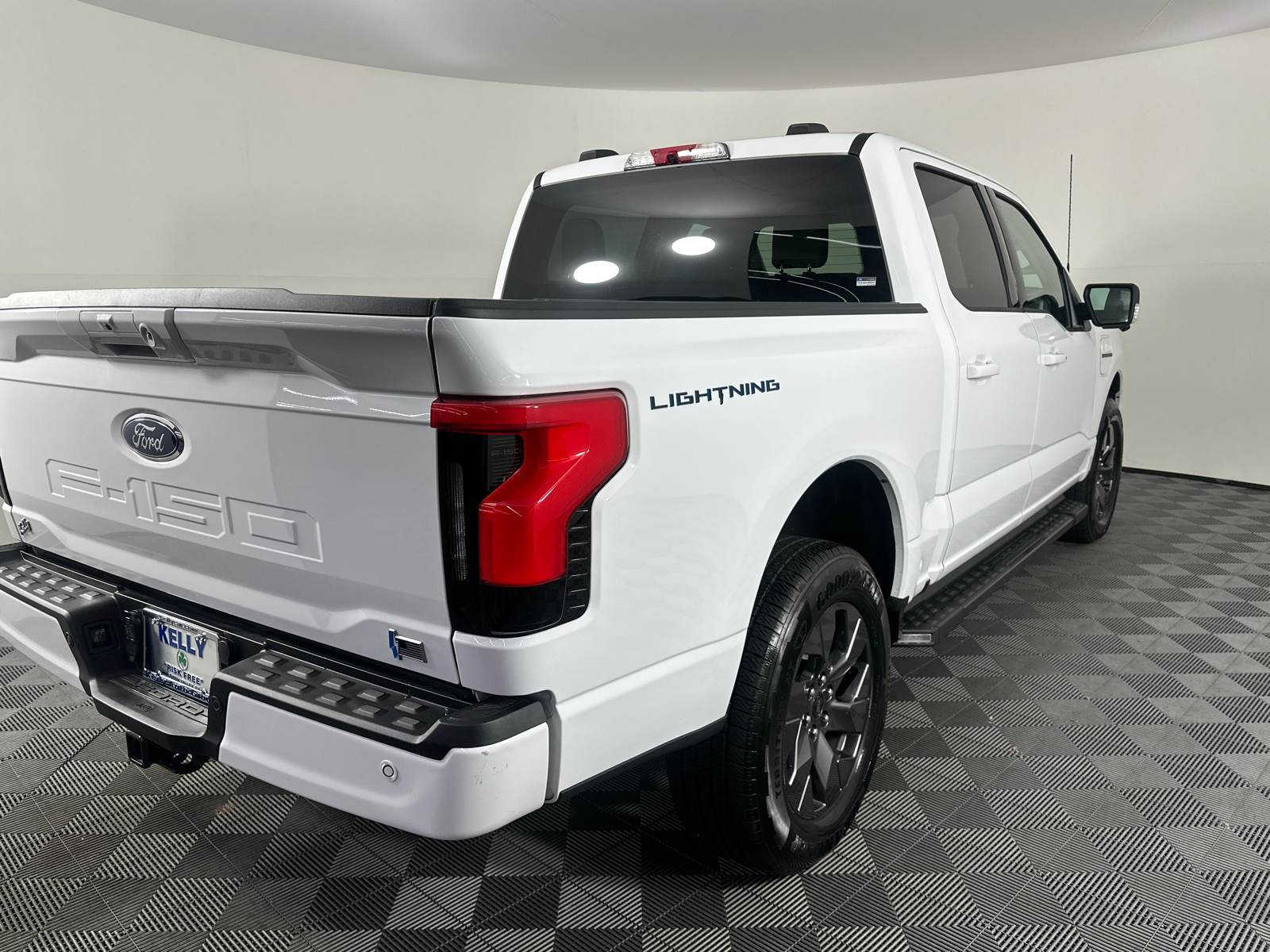 2023 Ford F-150 Lightning Pro 17