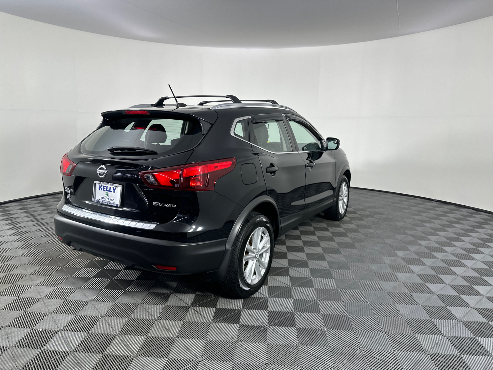 2018 Nissan Rogue Sport S 16