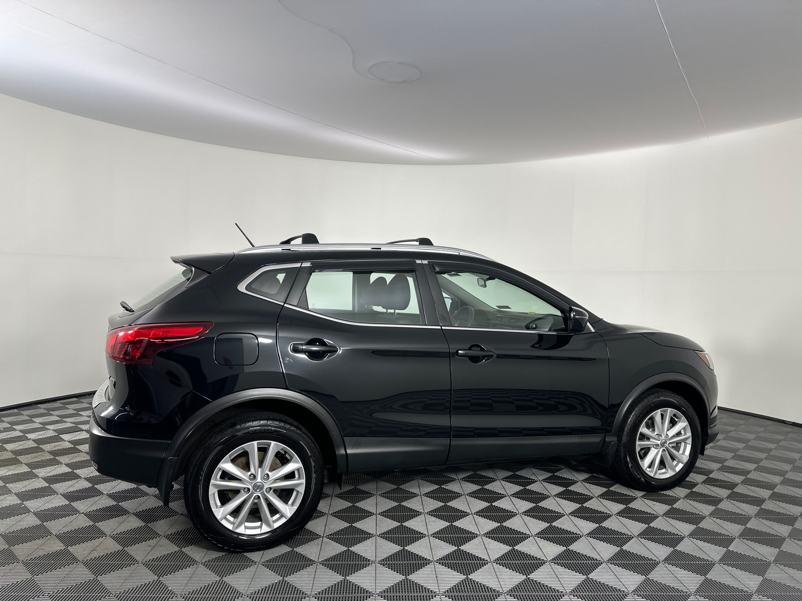 2018 Nissan Rogue Sport S 19