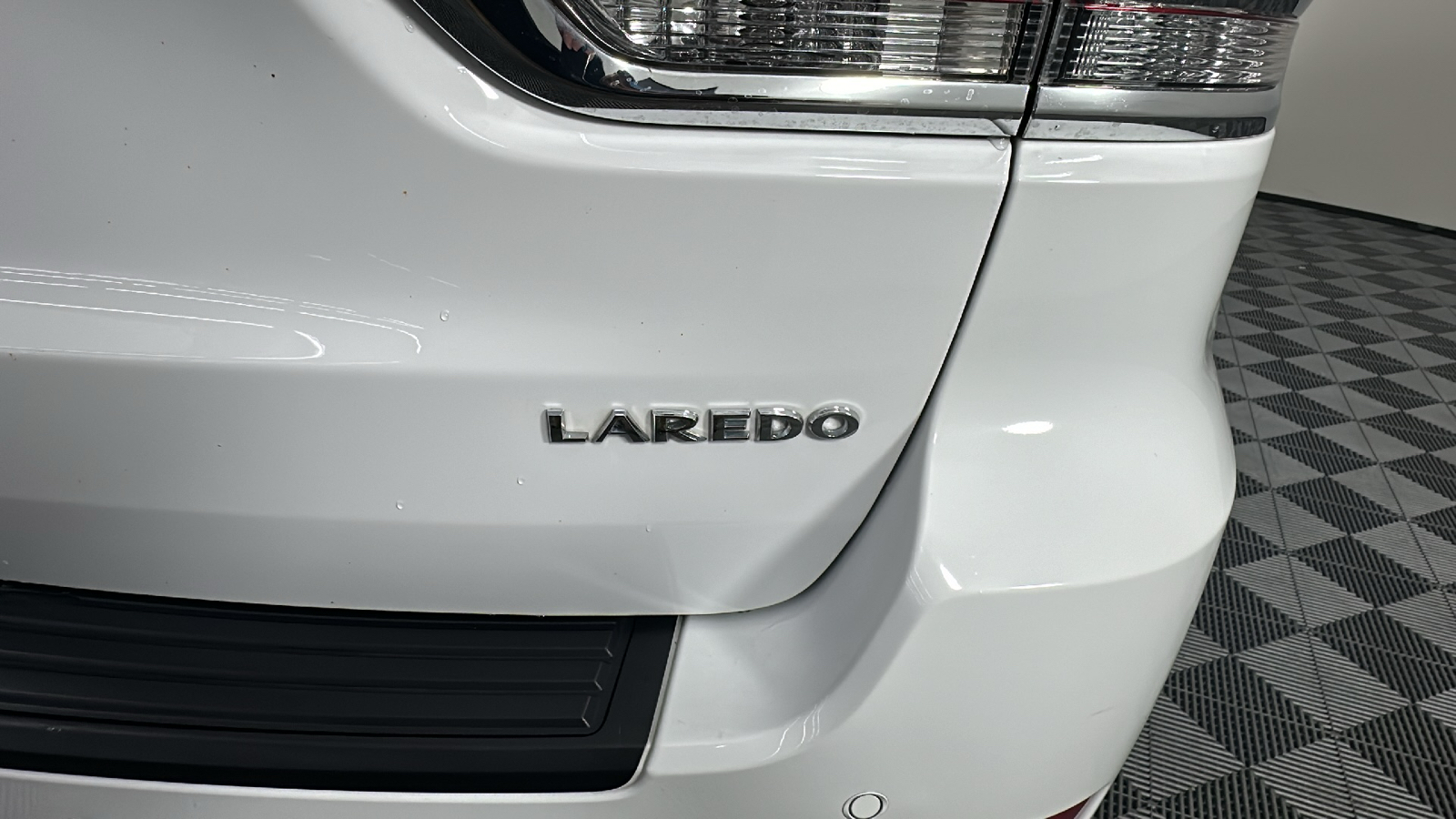 2020 Jeep Grand Cherokee Laredo 17