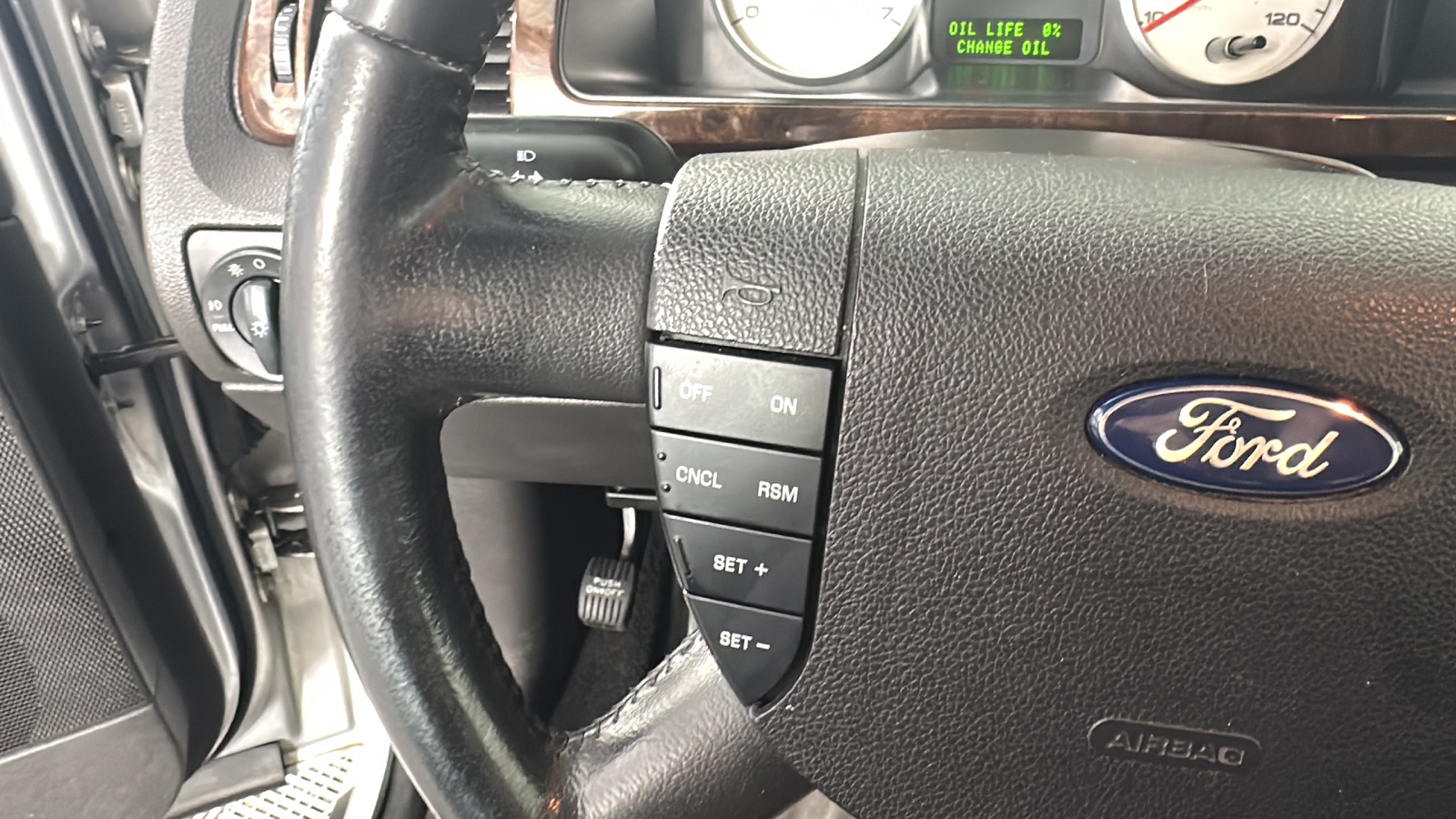 2005 Ford Five Hundred Limited 18