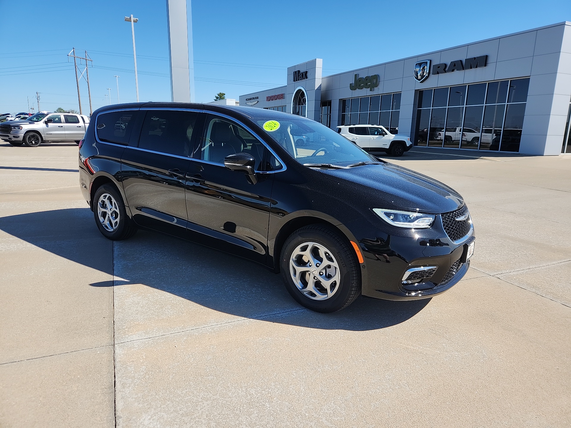 2024 Chrysler Pacifica Limited 1