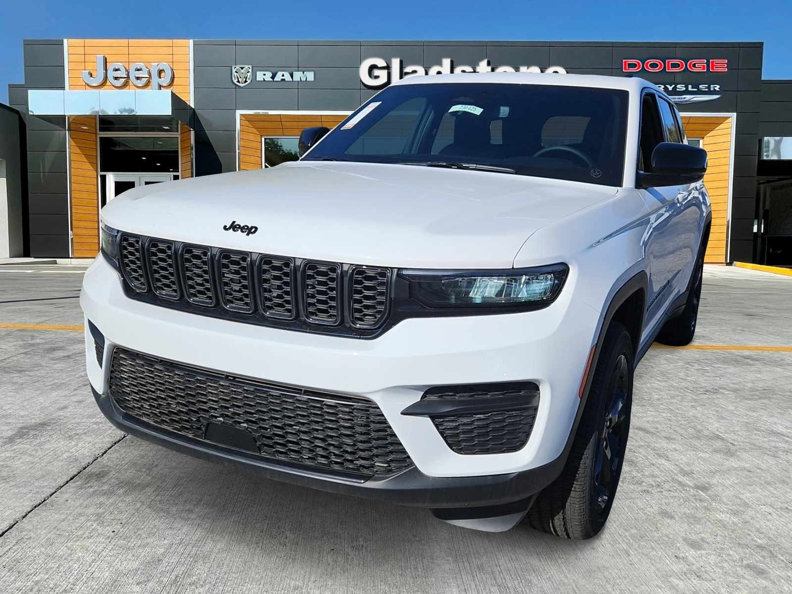 2023 Jeep Grand Cherokee Laredo 1