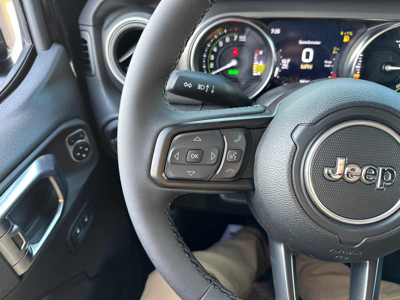 2023 Jeep Wrangler  37