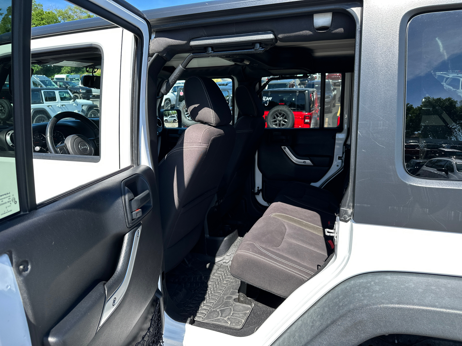 2015 Jeep Wrangler Unlimited Rubicon 11