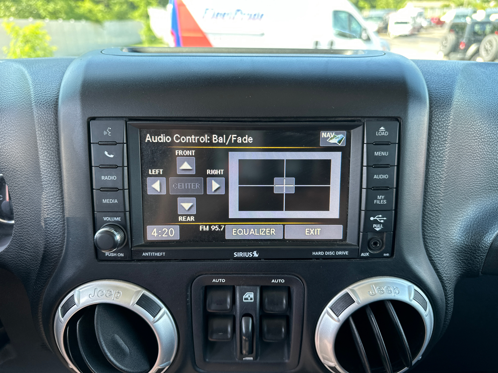 2015 Jeep Wrangler Unlimited Rubicon 27