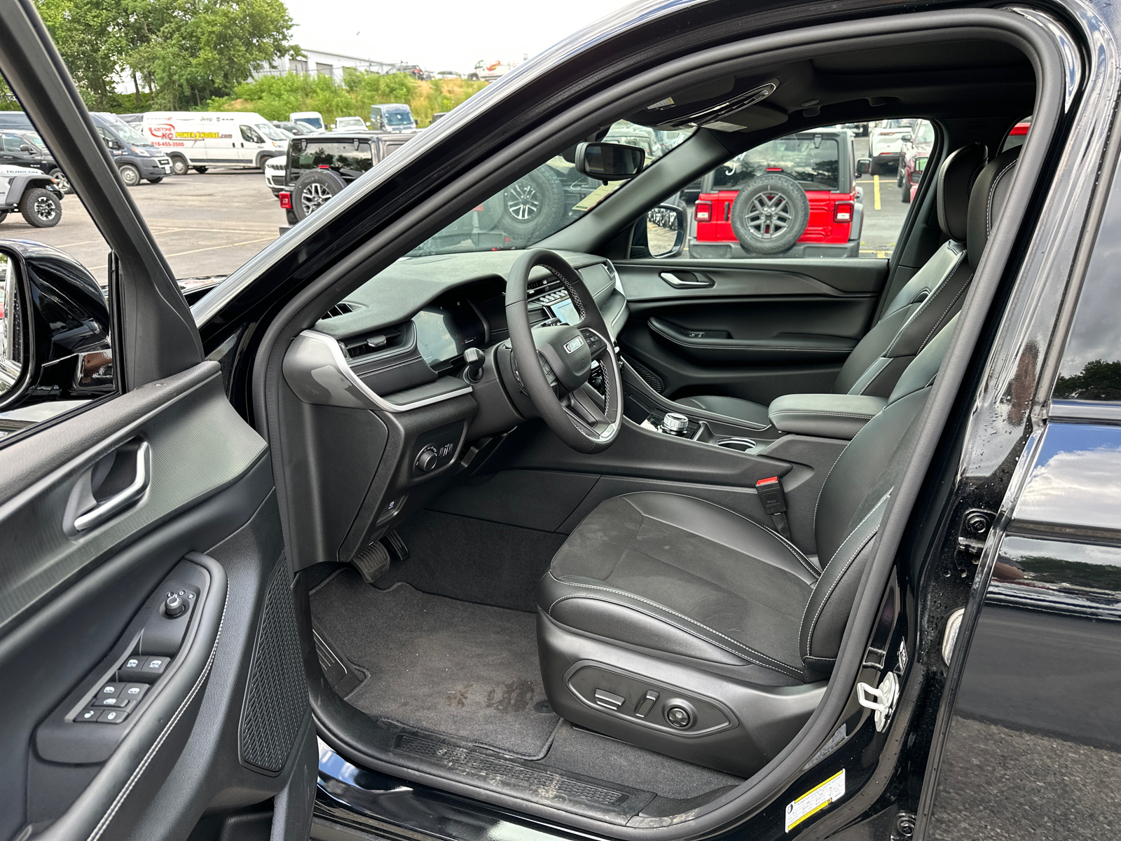 2024 Jeep Grand Cherokee Altitude X 34