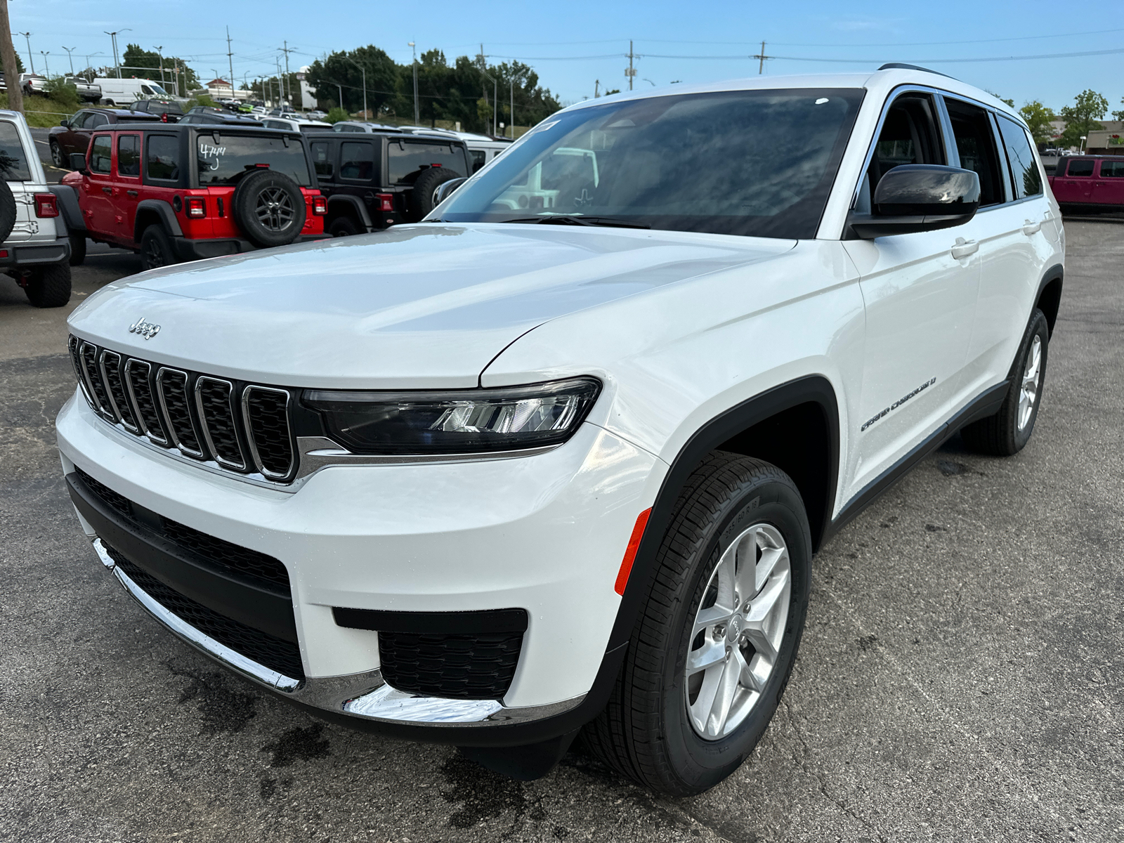 2024 Jeep Grand Cherokee L Laredo 2