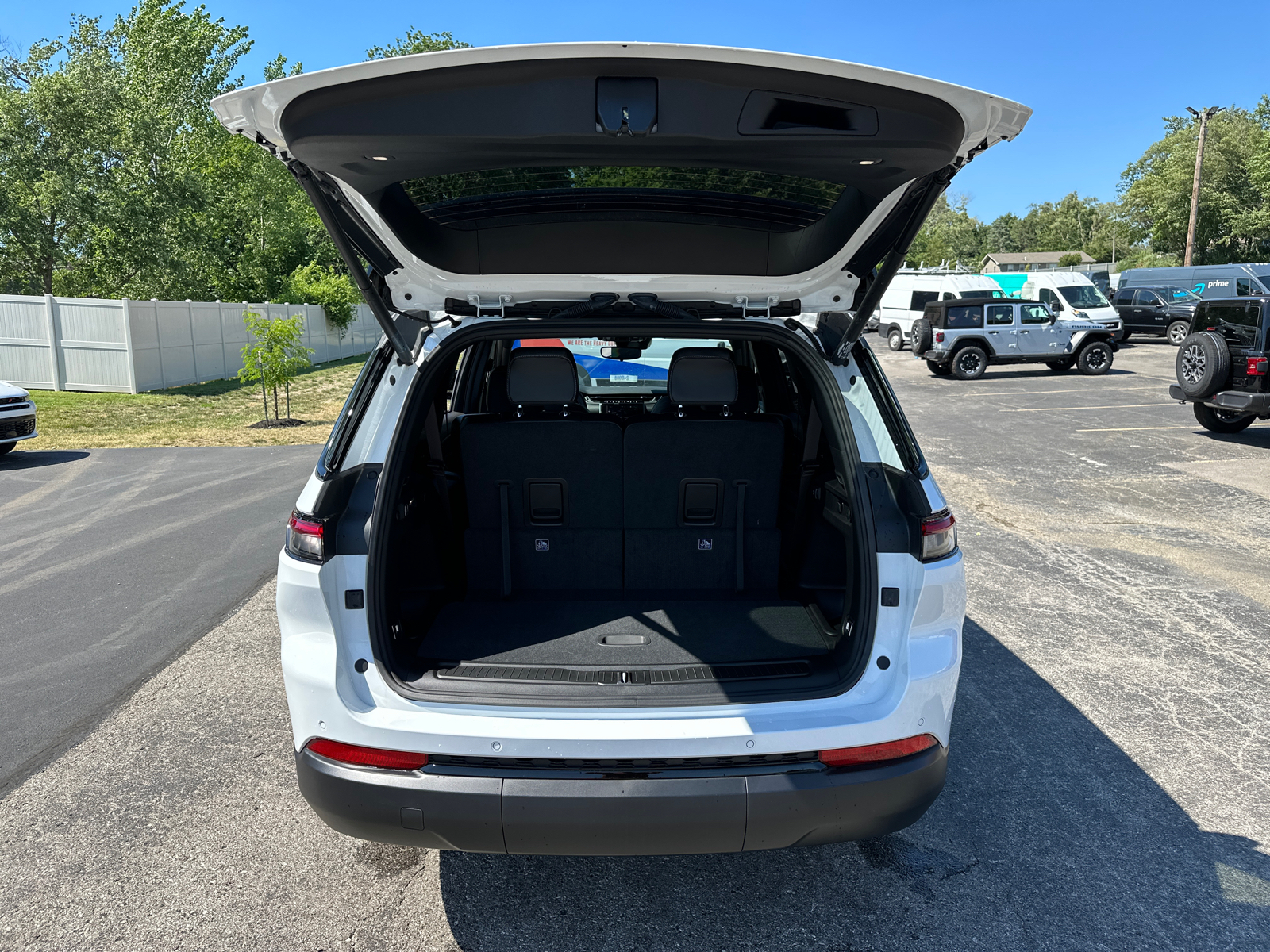 2024 Jeep Grand Cherokee L Altitude X 8