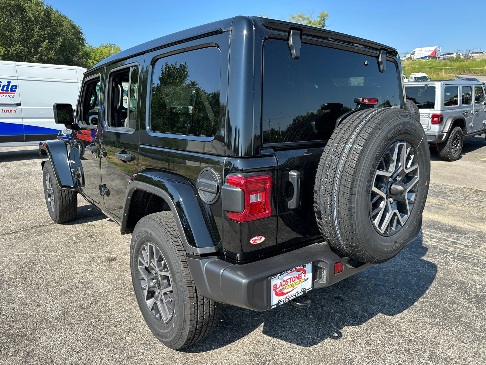 2024 Jeep Wrangler Sahara 8