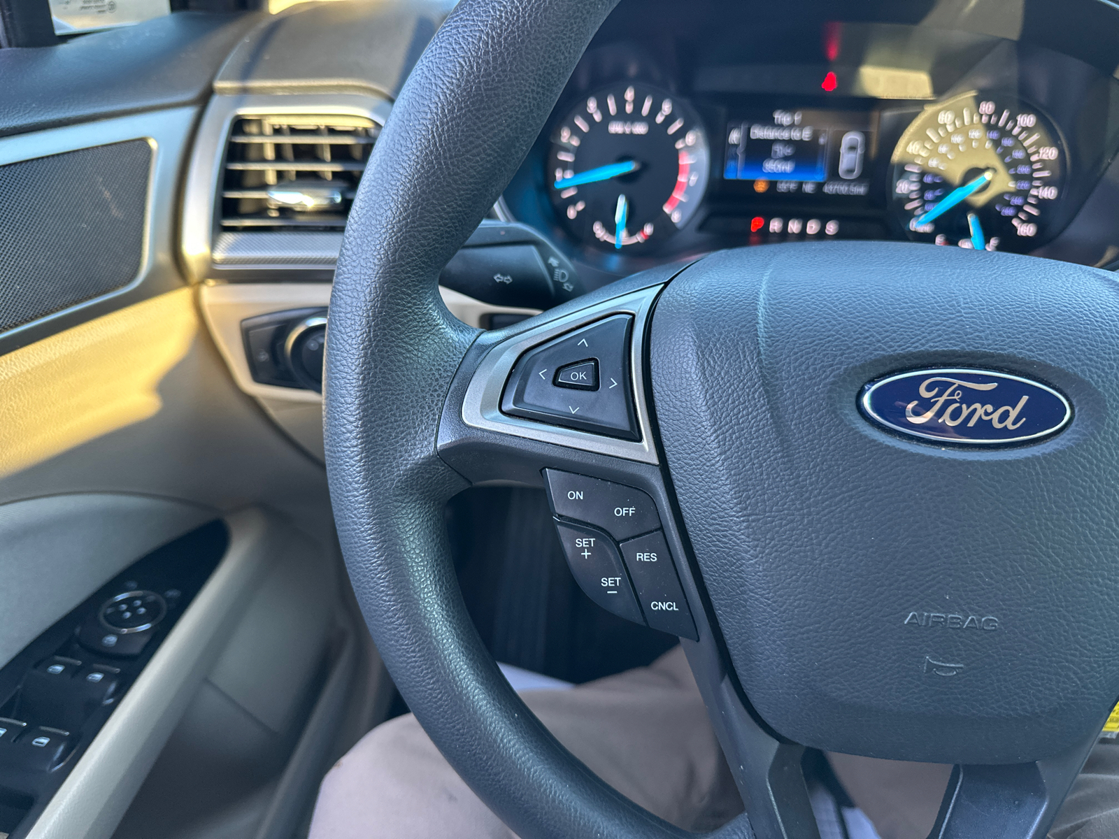 2015 Ford Fusion SE 34