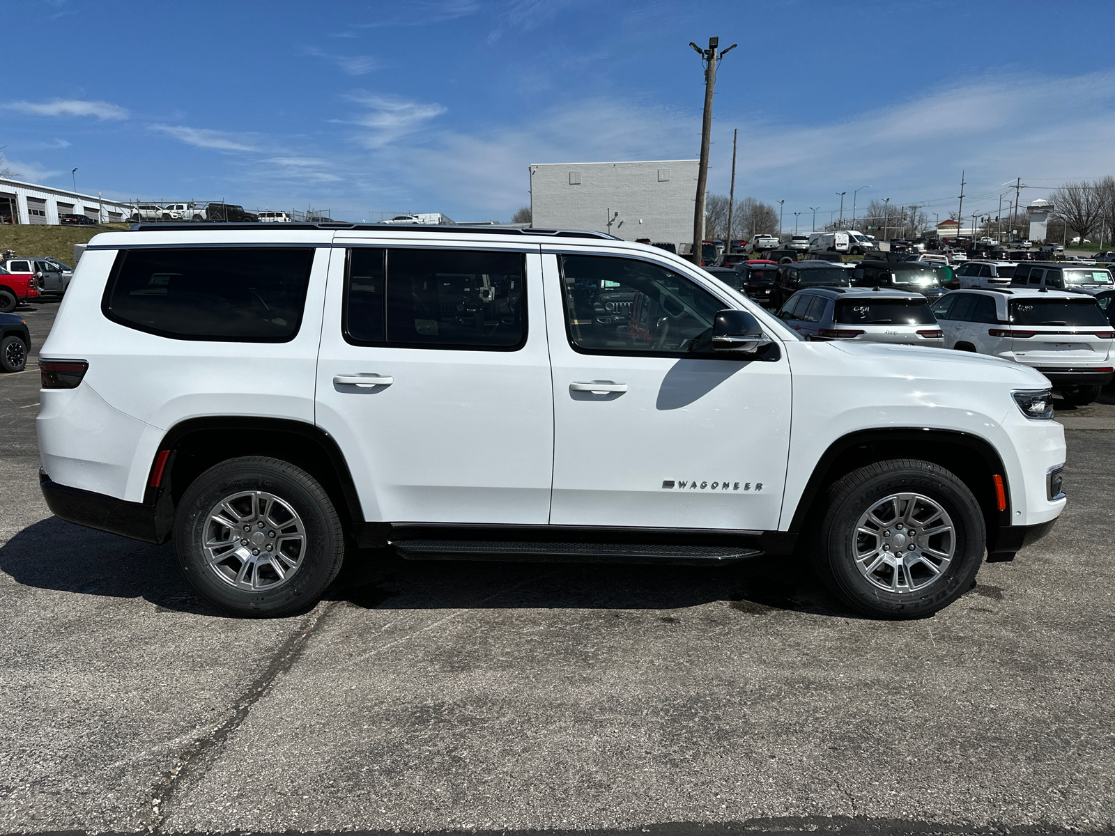 2024 Jeep Wagoneer Base 4