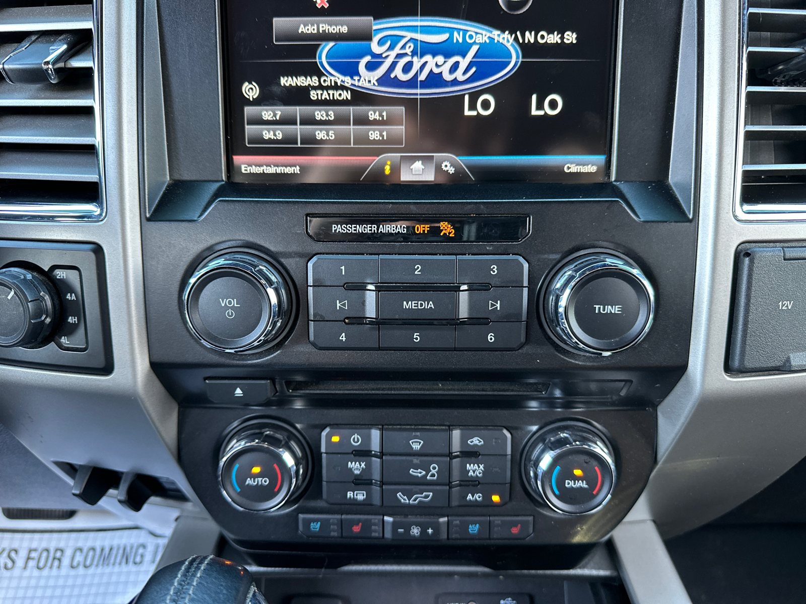 2015 Ford F-150 Lariat 21