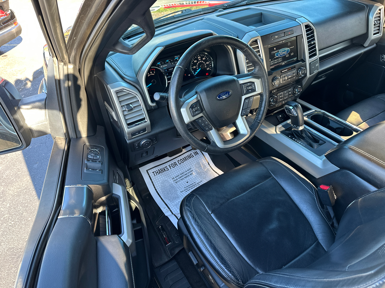 2015 Ford F-150 Lariat 31