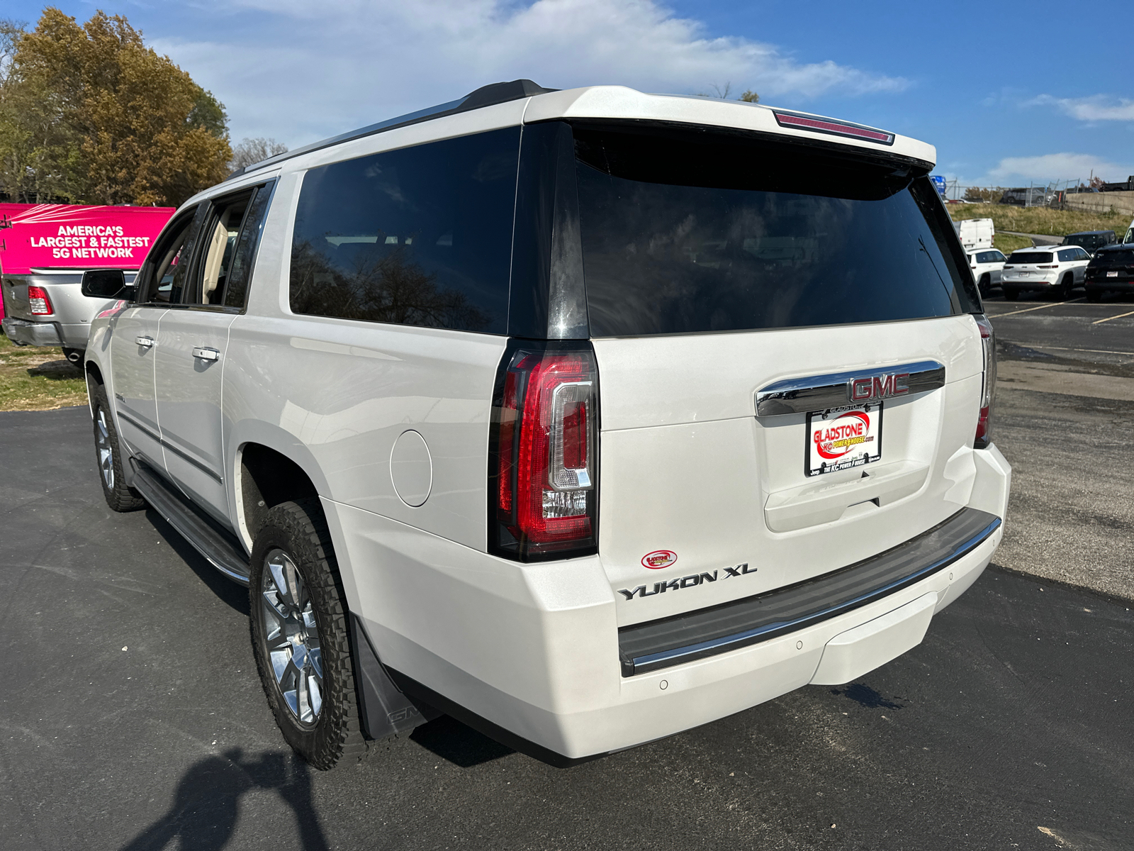 2017 GMC Yukon XL Denali 8