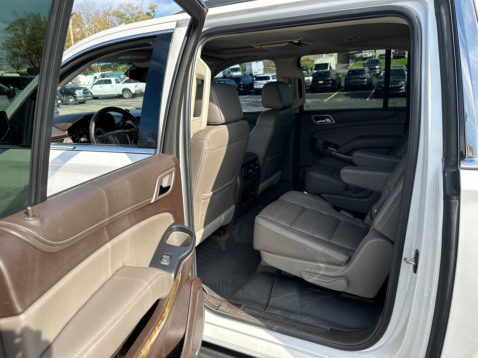 2017 GMC Yukon XL Denali 13