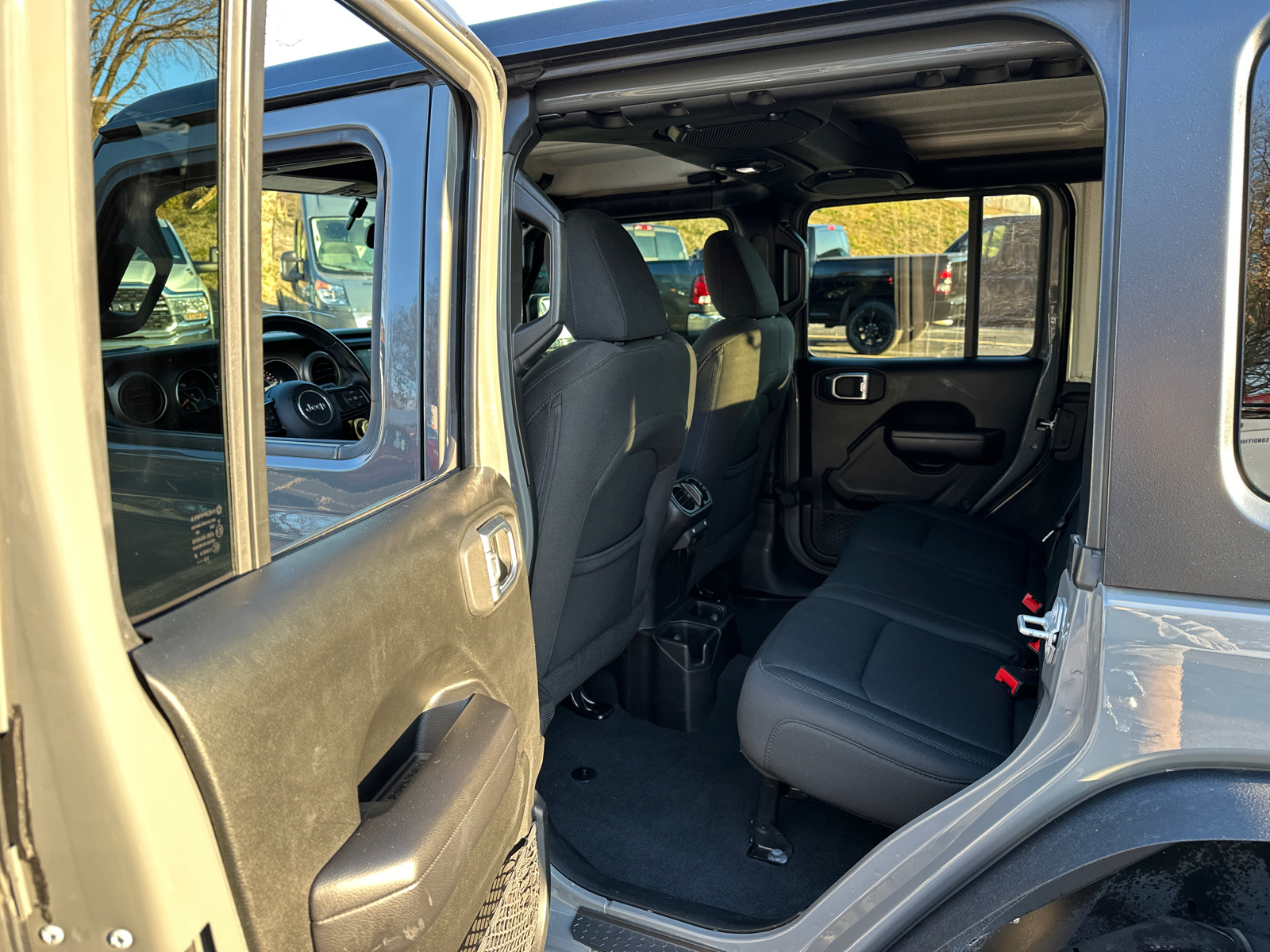 2018 Jeep Wrangler Unlimited Sport S 12