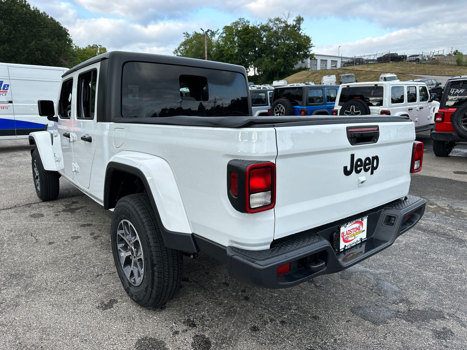 2024 Jeep Gladiator Sport 8