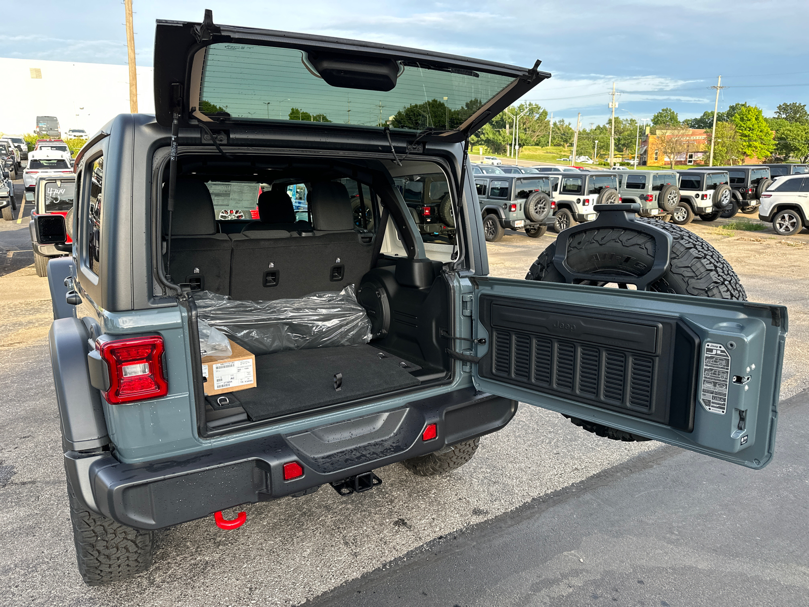 2024 Jeep Wrangler Rubicon 8