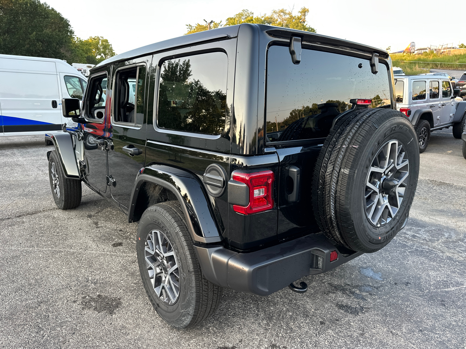 2024 Jeep Wrangler Sahara 8