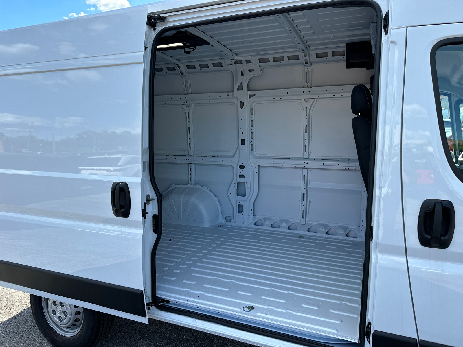 2024 Ram ProMaster 2500 High Roof 16