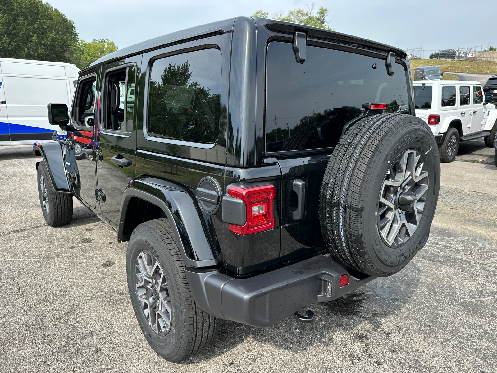 2024 Jeep Wrangler Sahara 8