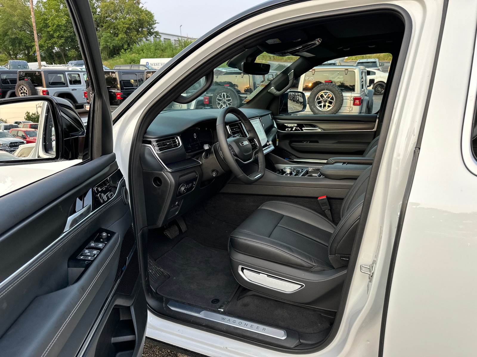 2024 Jeep Grand Wagoneer L Base 36