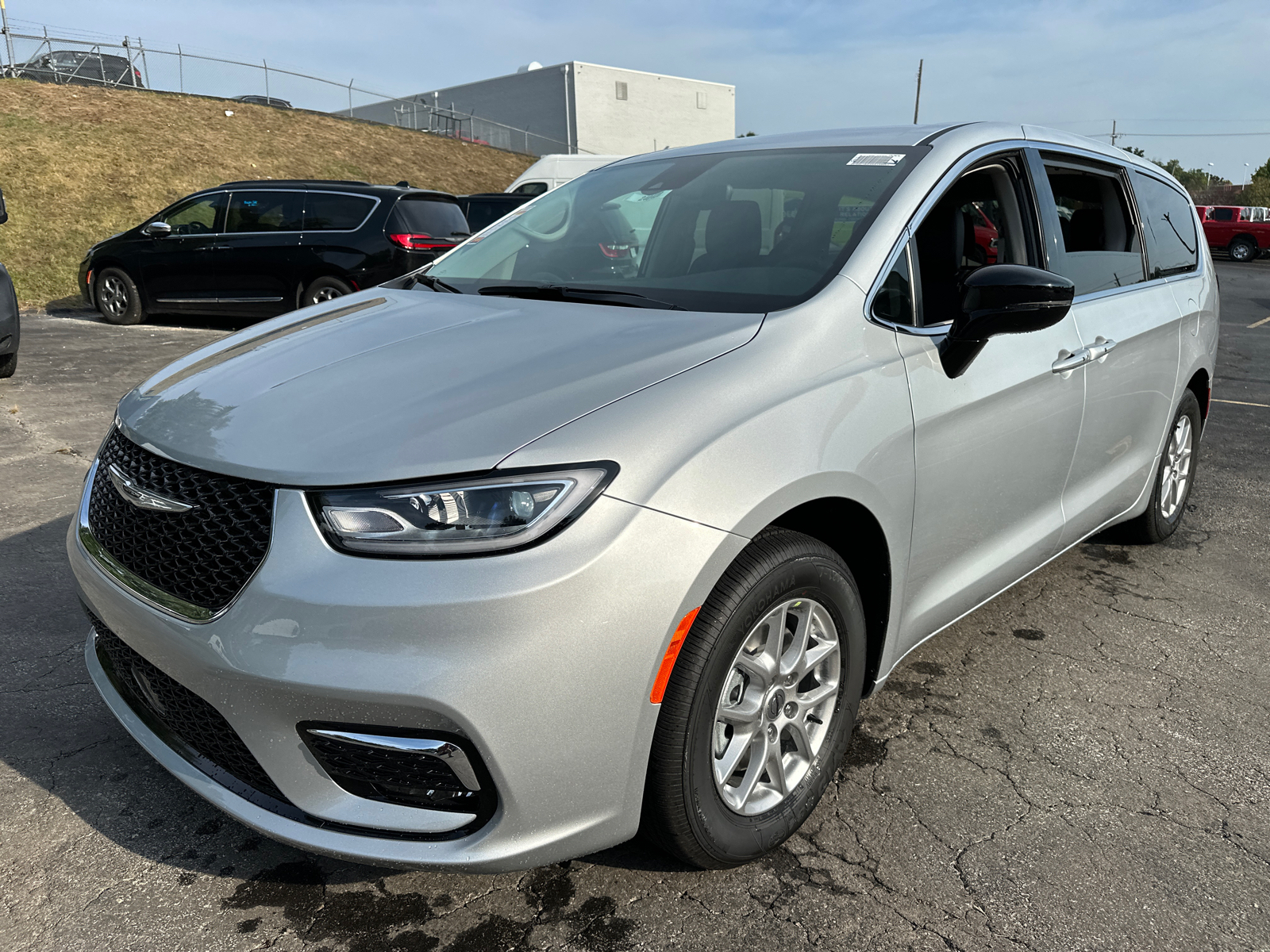 2024 Chrysler Pacifica Touring L 2