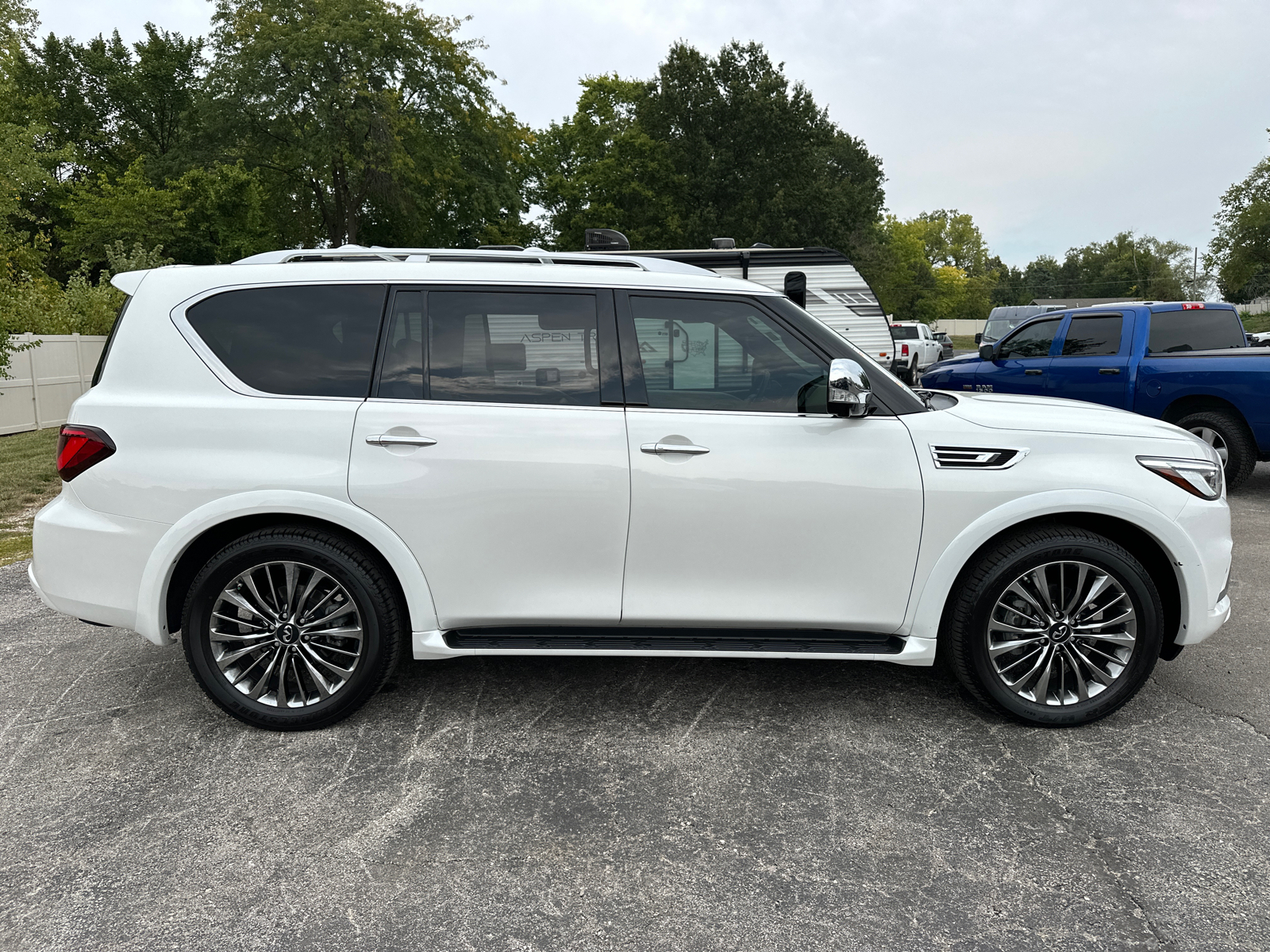 2021 INFINITI QX80 Sensory 5