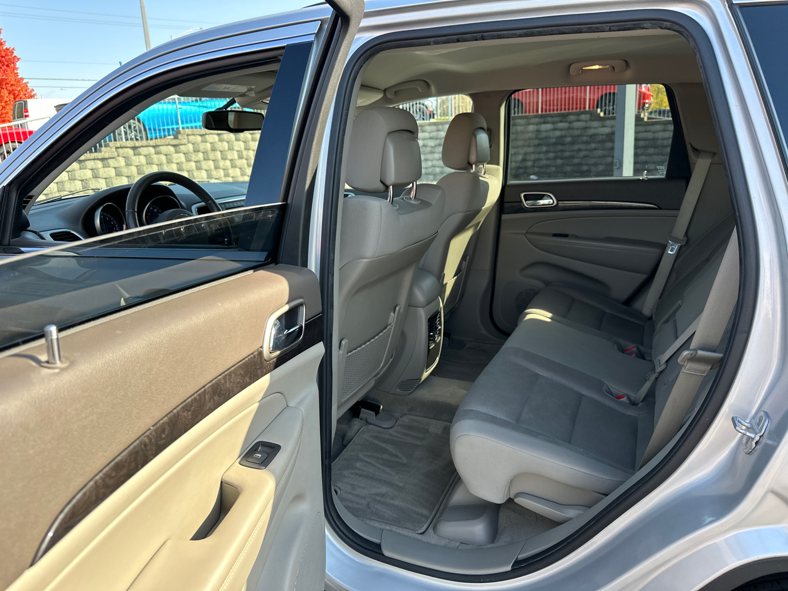 2012 Jeep Grand Cherokee Laredo 12