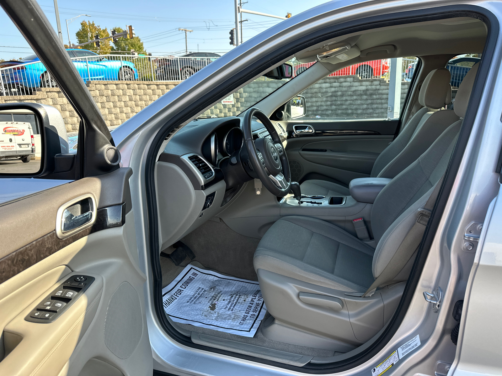 2012 Jeep Grand Cherokee Laredo 27