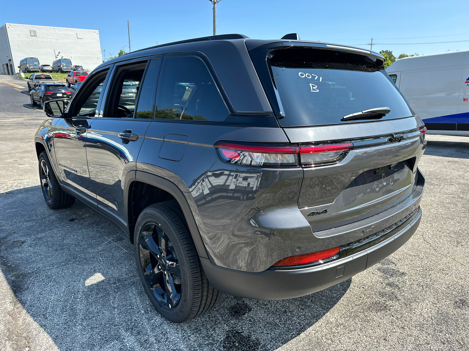 2024 Jeep Grand Cherokee Altitude 8