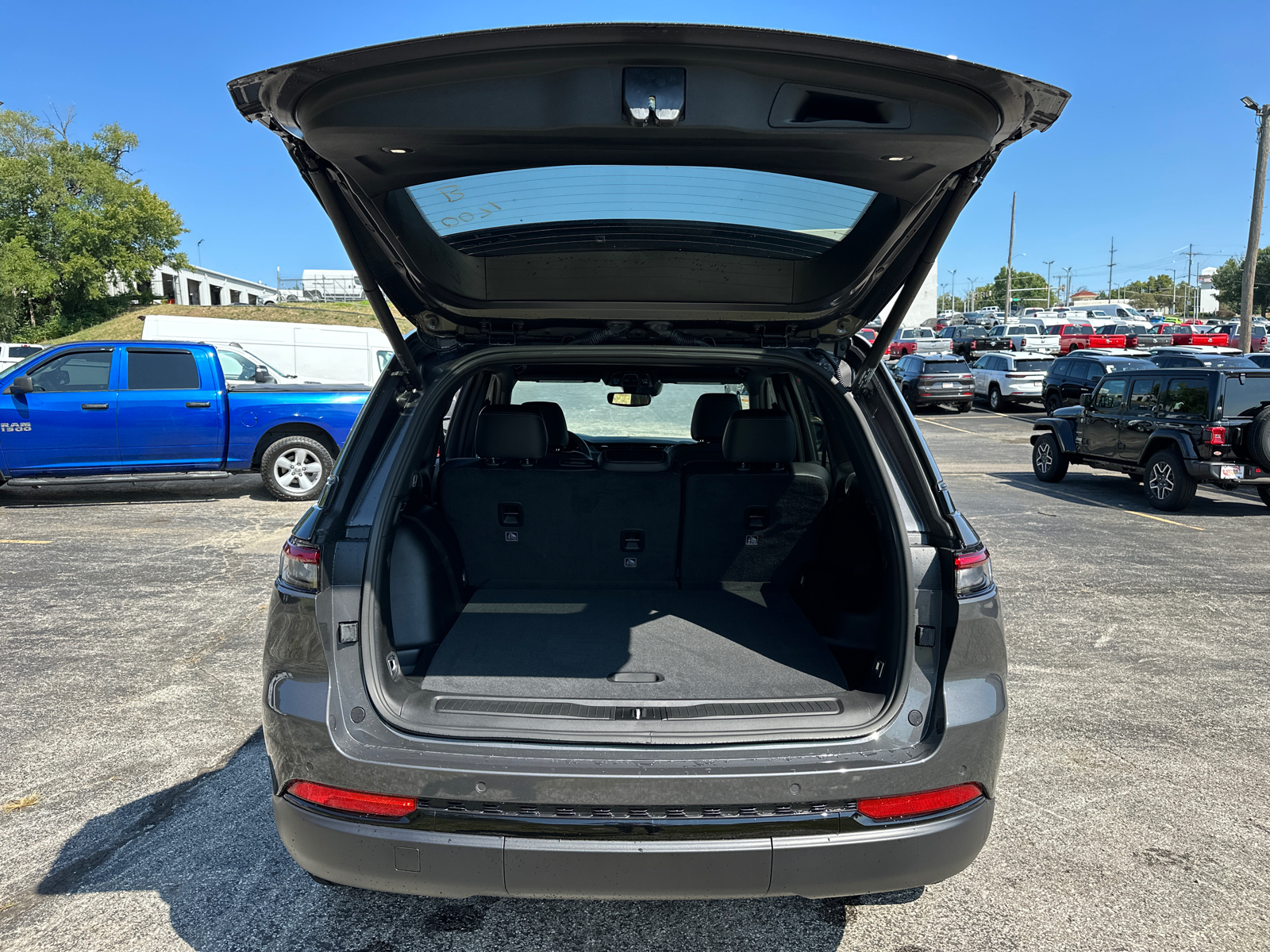 2024 Jeep Grand Cherokee Altitude 9