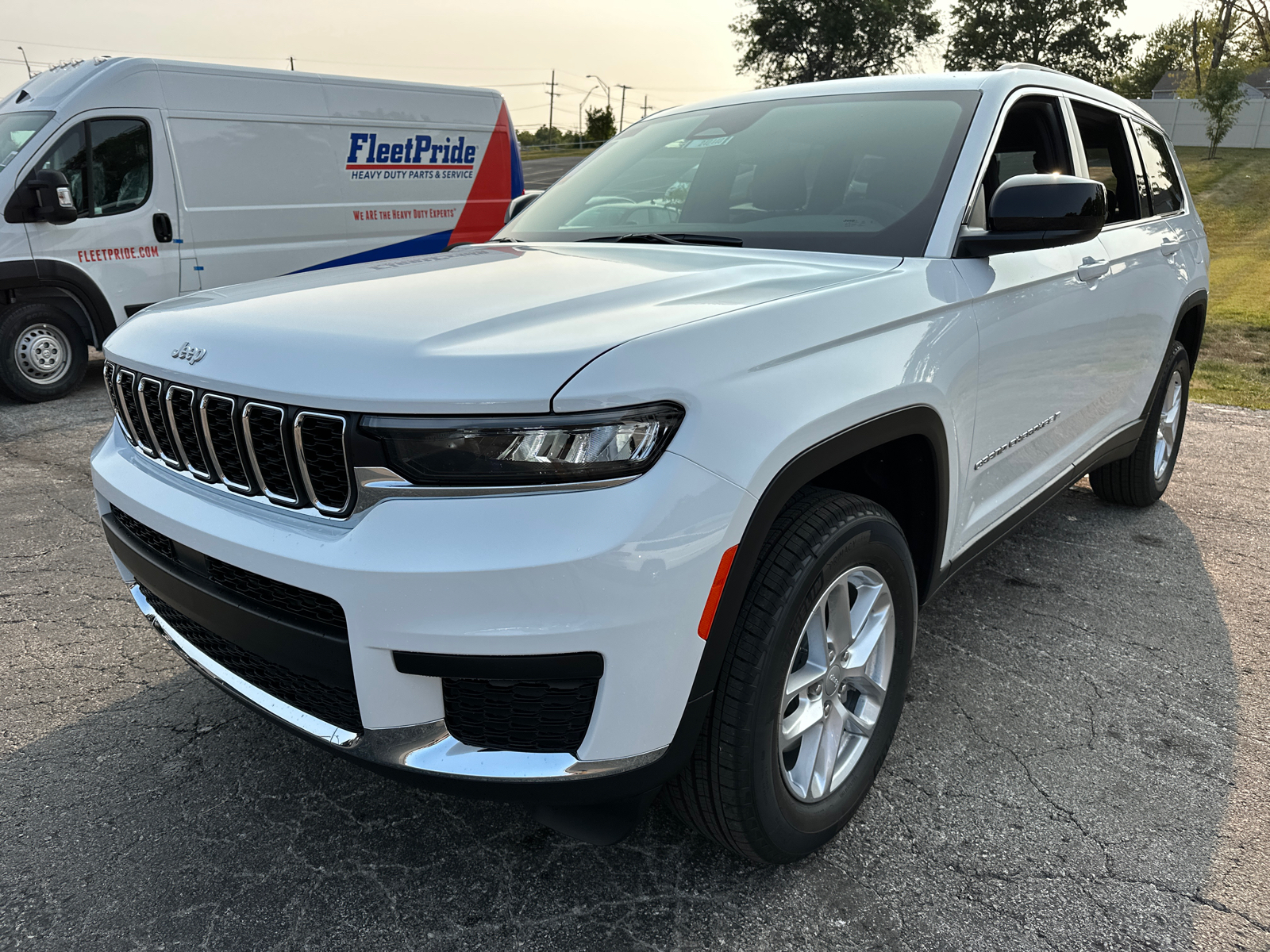 2024 Jeep Grand Cherokee L Laredo 2