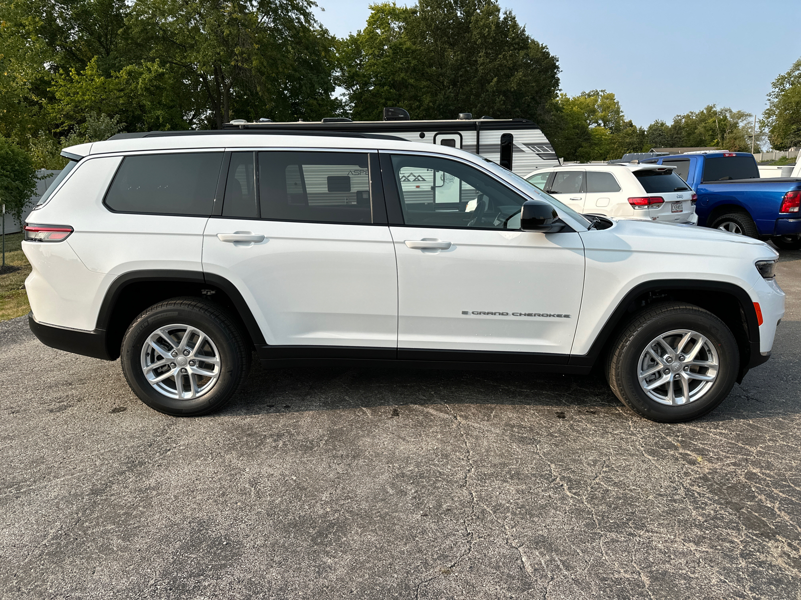 2024 Jeep Grand Cherokee L Laredo 5