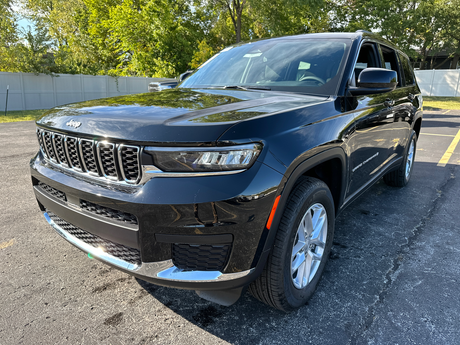 2024 Jeep Grand Cherokee L Laredo 2