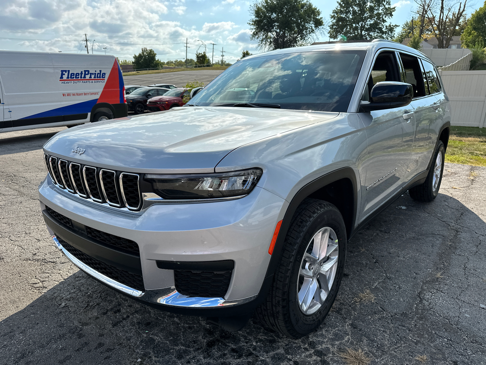 2024 Jeep Grand Cherokee L Laredo 2