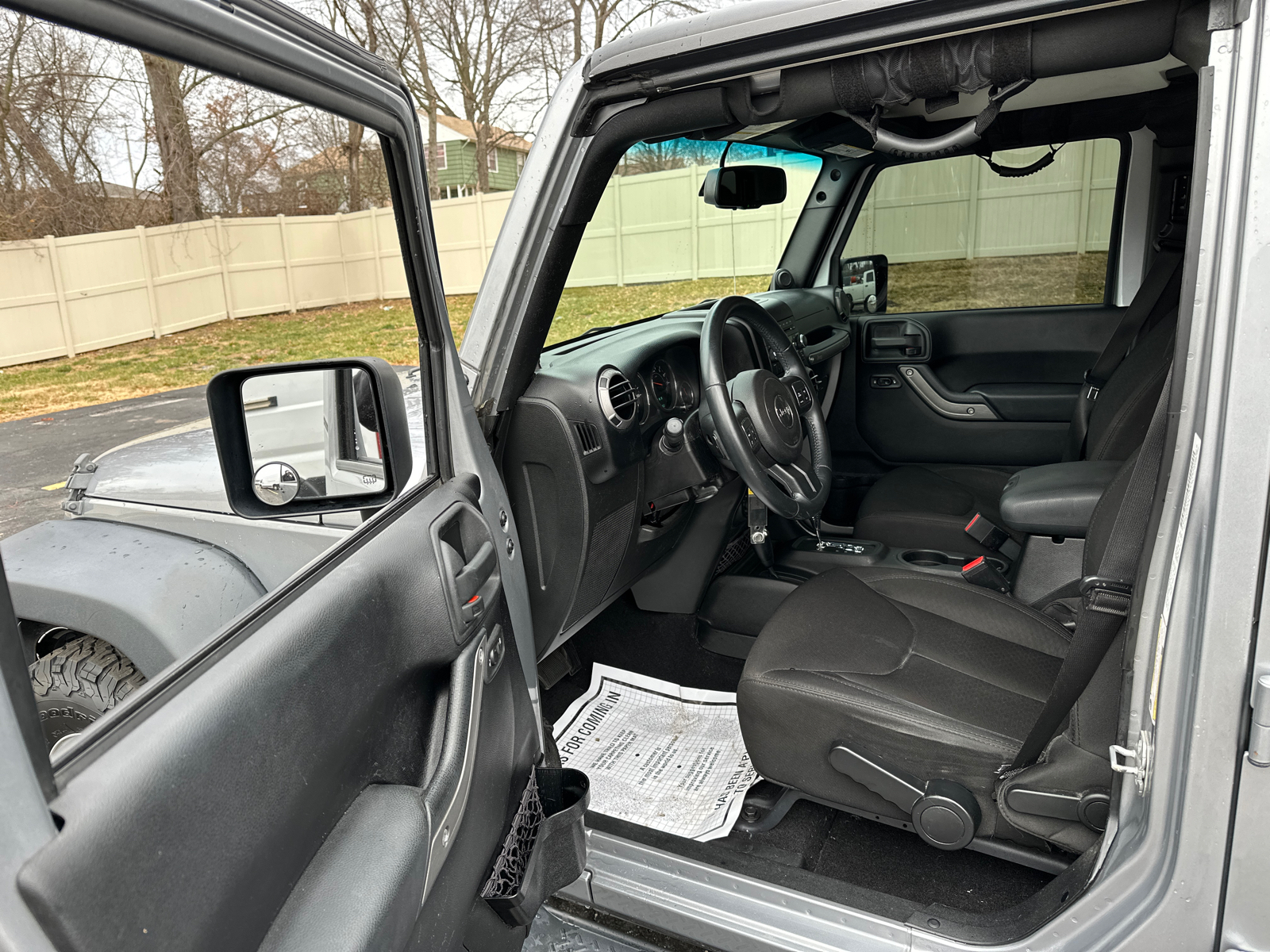 2014 Jeep Wrangler Unlimited Sport 27