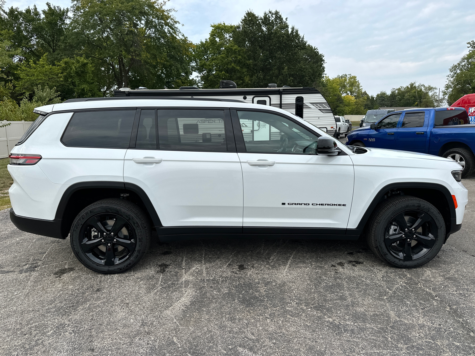 2024 Jeep Grand Cherokee L Altitude 5