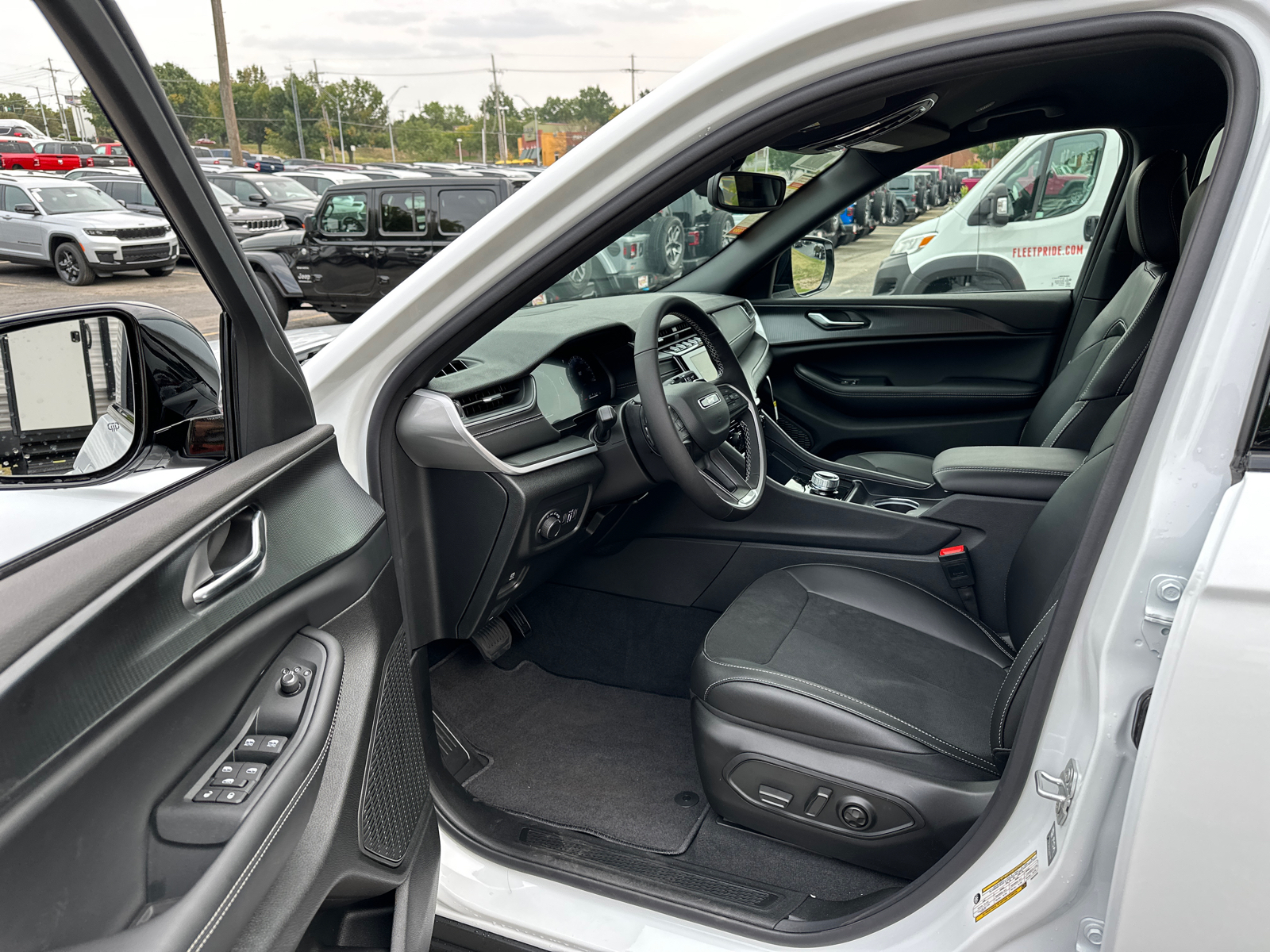 2024 Jeep Grand Cherokee L Altitude 37