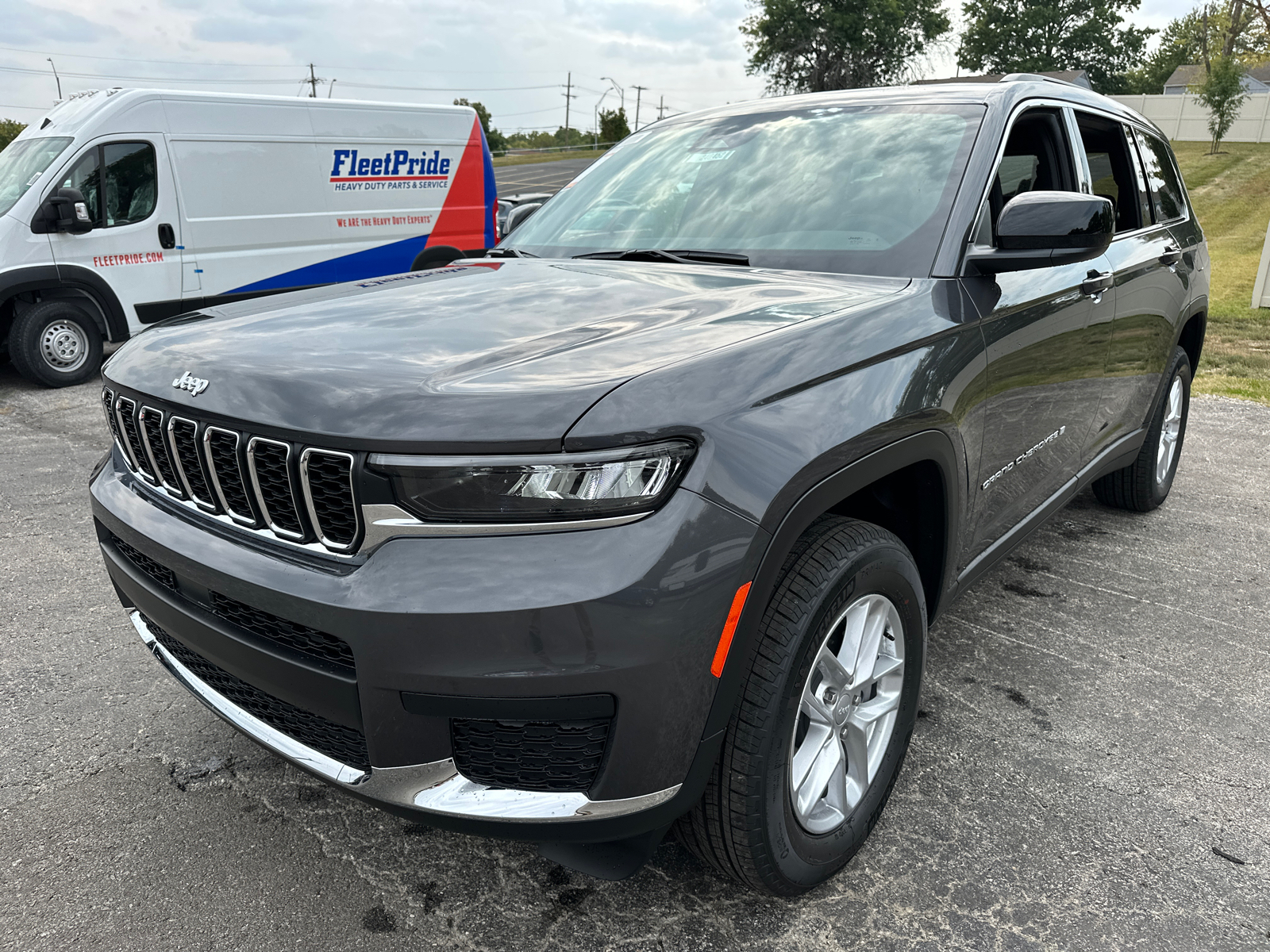 2024 Jeep Grand Cherokee L Laredo 2